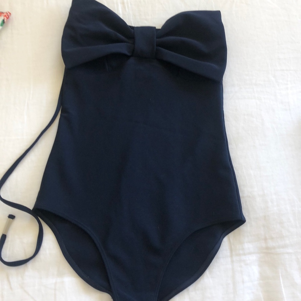 H&M one piece swimsuit. Size 4.